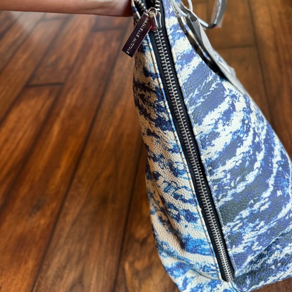 NWT Danielle Nicole Tarah Tote Bag with Side Zipper Expansion - Picture 5 of 8